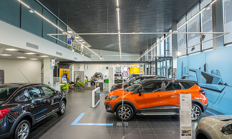 Акцентное освещение в автосалоне Renault