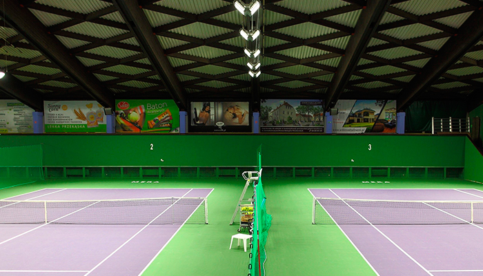 Освещение в крытых теннисных кортах Освещение в крытых теннисных кортах
