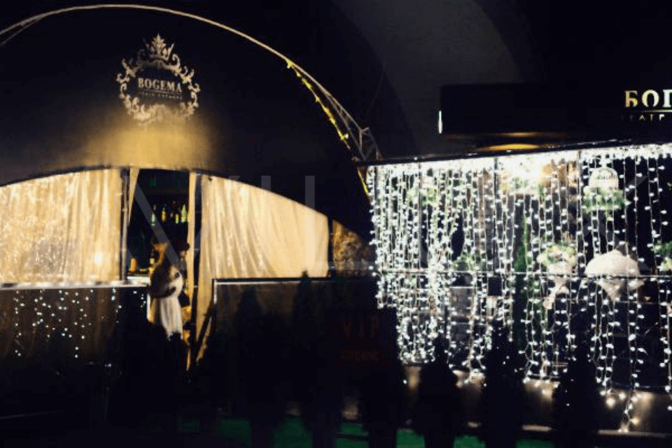 Освещение фасада ресторана и ваеранды