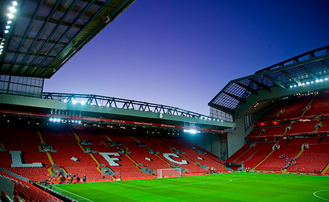 Освещение трибун на стадионе anfield в ливерпуле