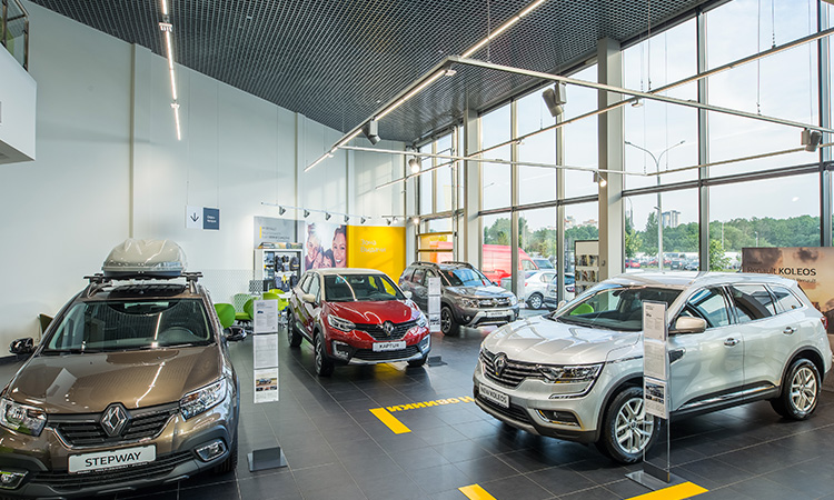 Освещение автосалона компании renault в Минске освещением Lumax
