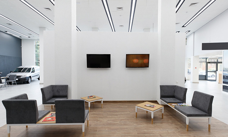 Освещение клиентской зоны в автосалоне Lada